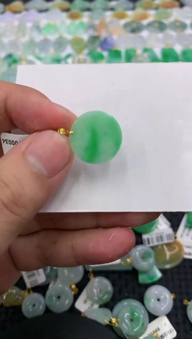 翡翠18K金镶嵌颈饰111111111111