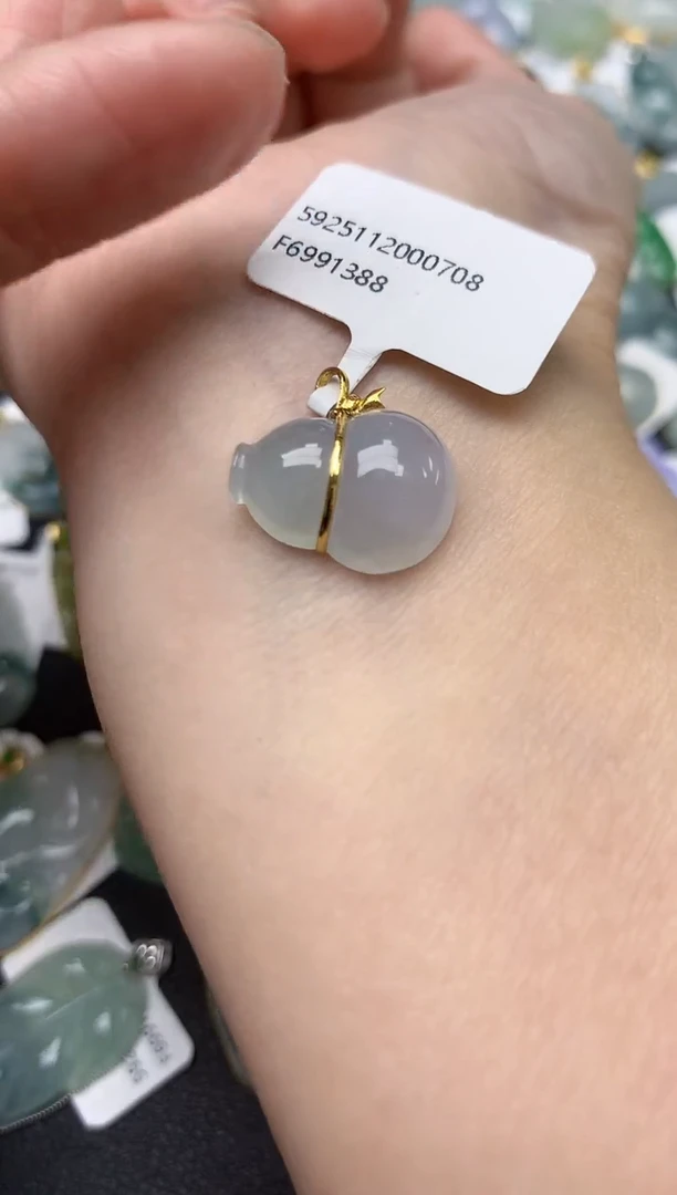 颈饰18K金镶嵌翡翠天然缅甸A货翡翠