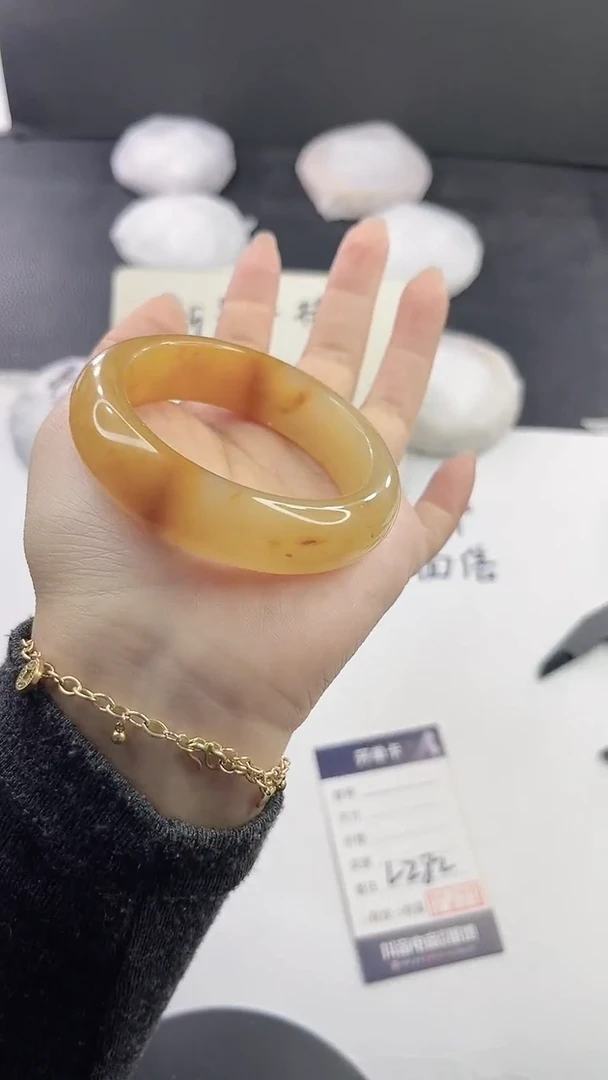 未镶嵌手镯石英质玉L282