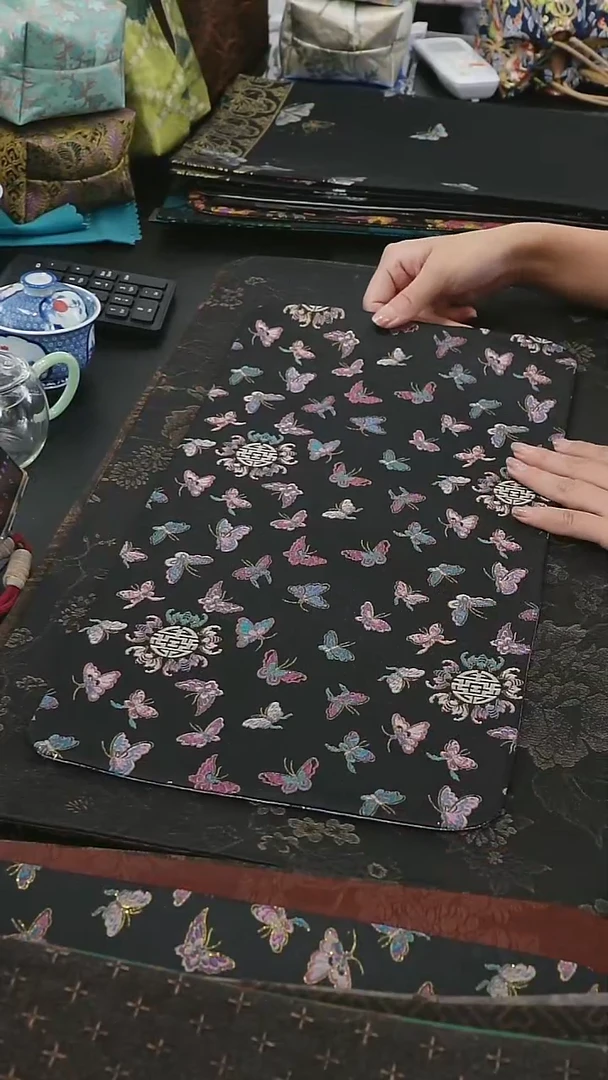 50+24两面可用流光锦系列黑底百蝶