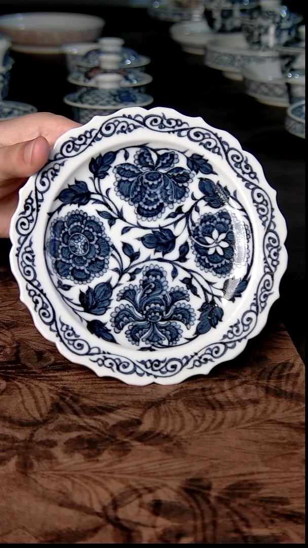 其他瓷四象牡丹葵口壶承