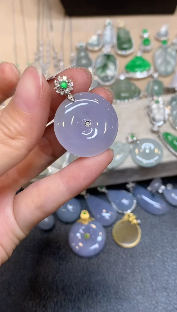 颈饰18K金镶嵌翡翠平安扣【无服务费