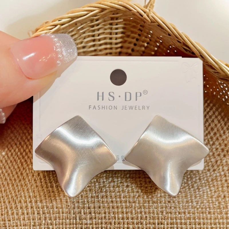 铜合金耳饰 轻奢复古小众拉丝菱形耳钉女小众简约夏天复古个性