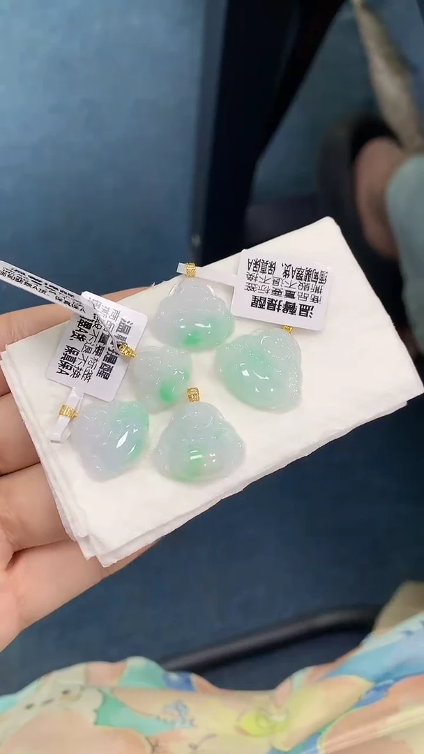 颈饰18K金镶嵌翡翠天然缅甸a货翡翠多样性发其一