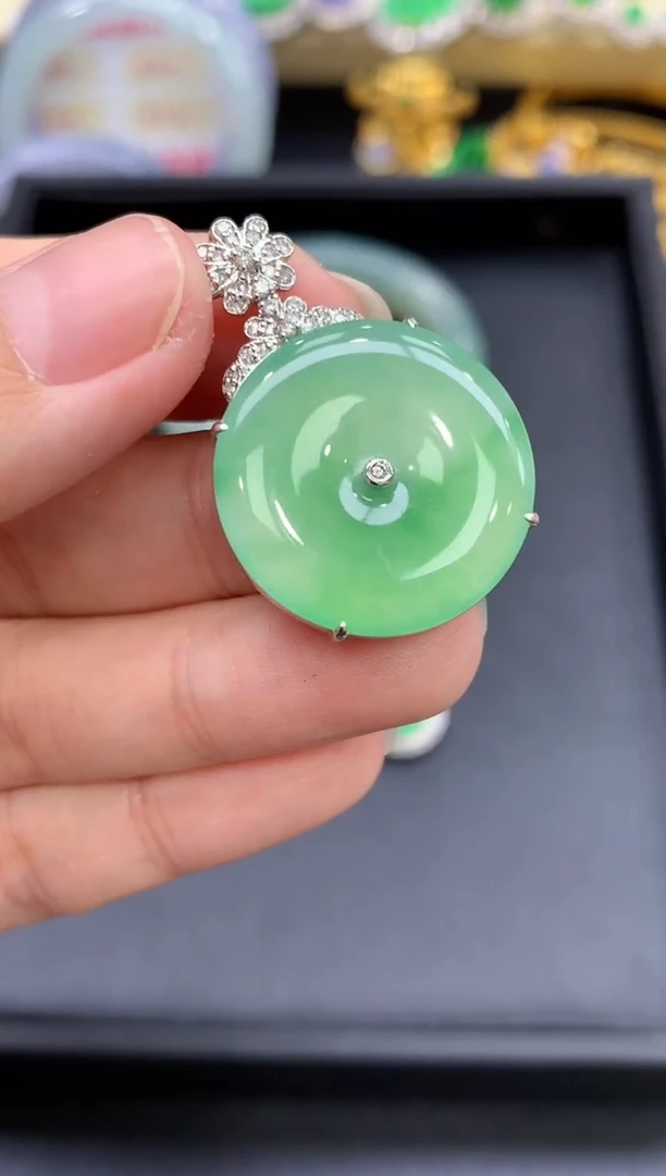 颈饰18K金镶嵌翡翠601-中国好珍宝