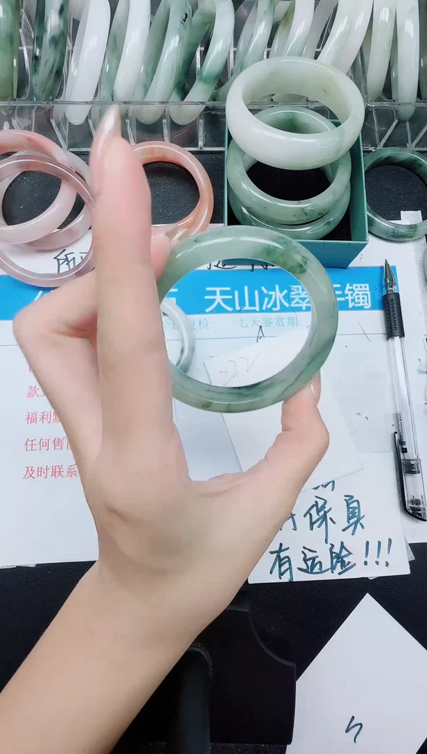 未镶嵌手镯石英质玉222-56.7