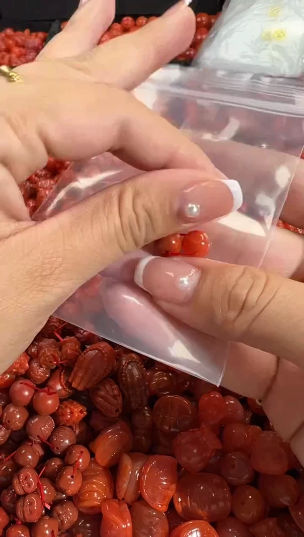 颈饰未镶嵌南红玛瑙1