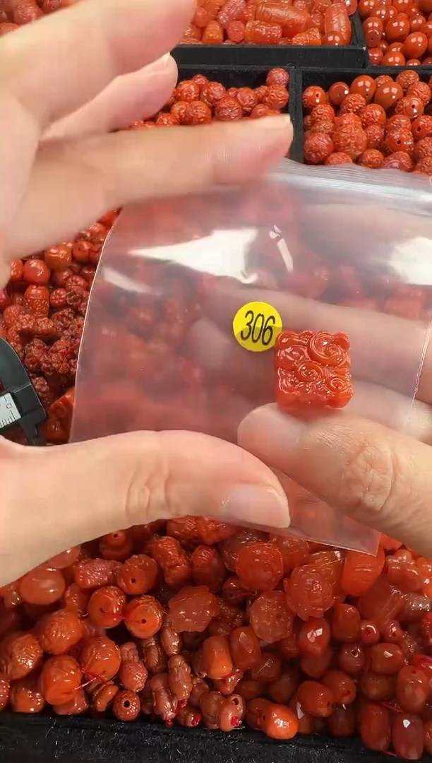 颈饰未镶嵌南红玛瑙1