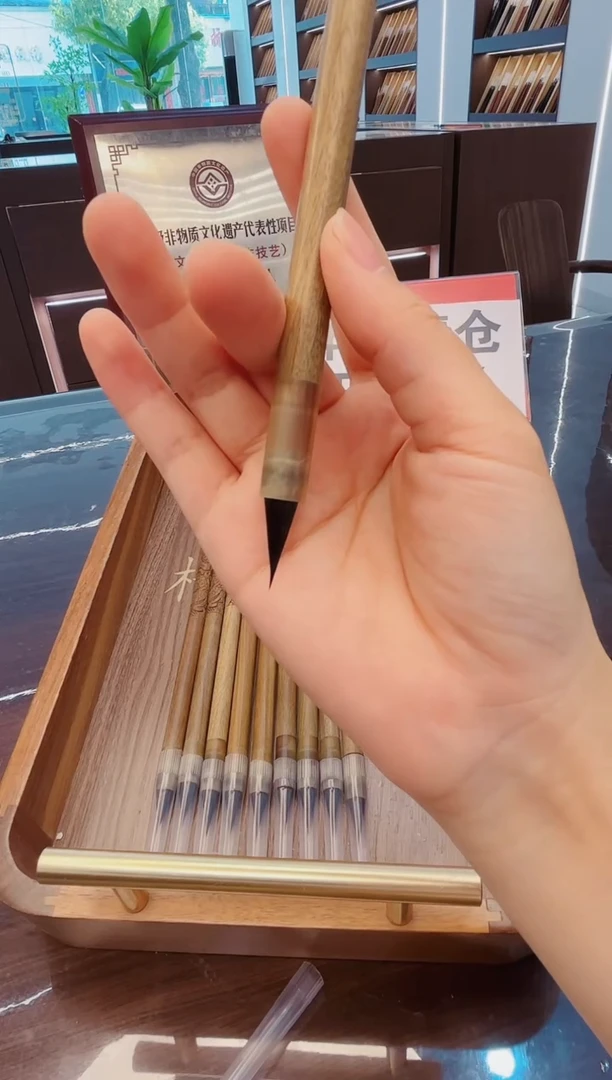 高货，出锋2.0cm绿檀雕龙黑尖紫毫鸡距笔10支