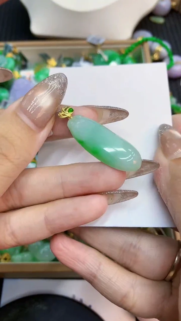 颈饰未镶嵌翡翠1