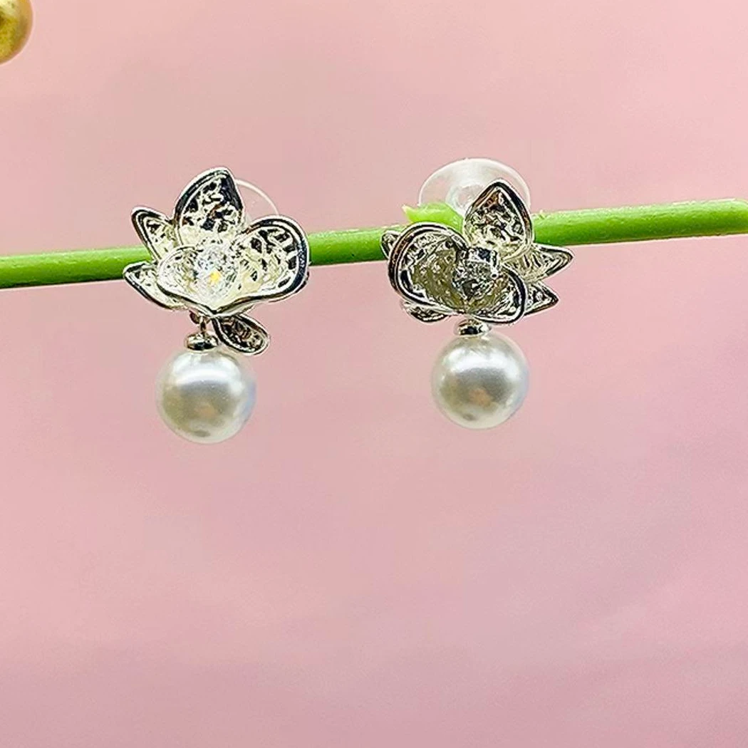 铜合金仿珍珠耳饰 （205）花朵珠珠气质女神吊坠时尚简约百搭耳饰