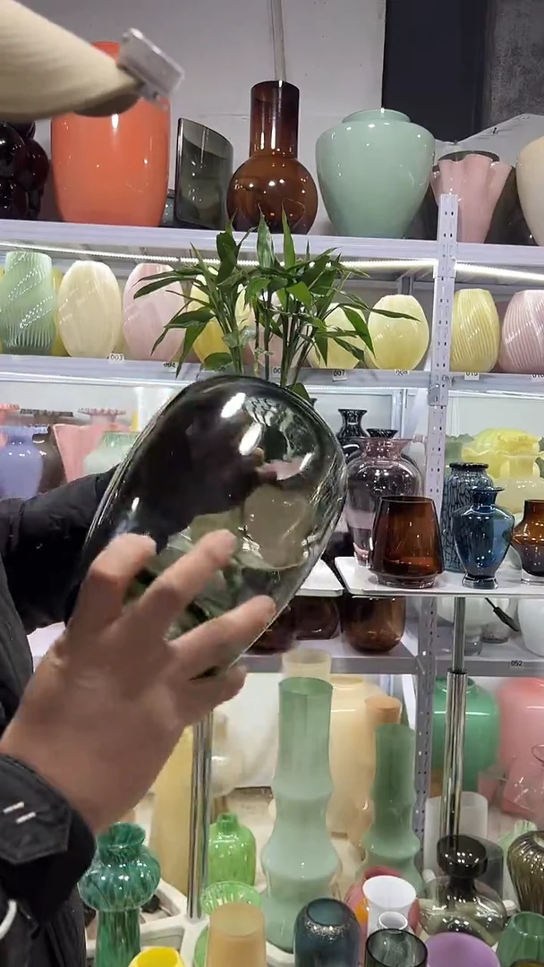 灰色花瓶微瑕介意勿拍