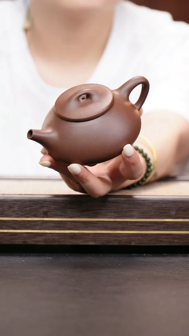 茶壶紫砂底槽清  寒勇石瓢