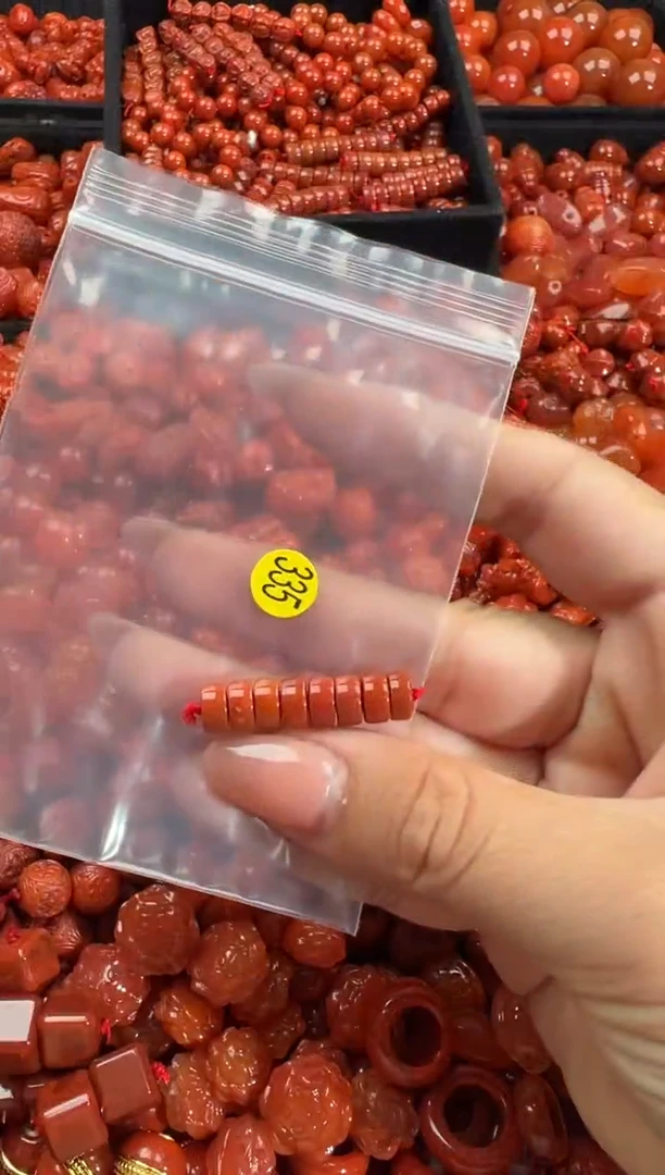 南红玛瑙未镶嵌颈饰1