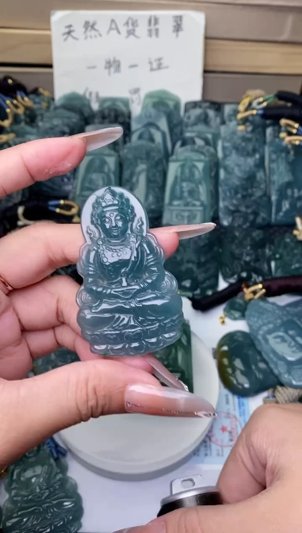 颈饰未镶嵌翡翠