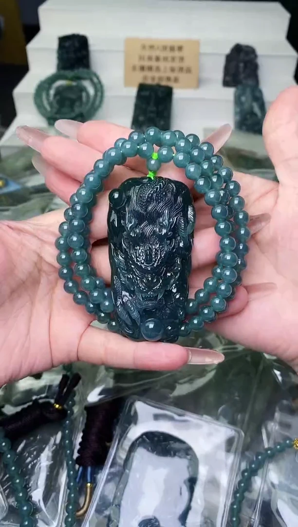 颈饰未镶嵌翡翠