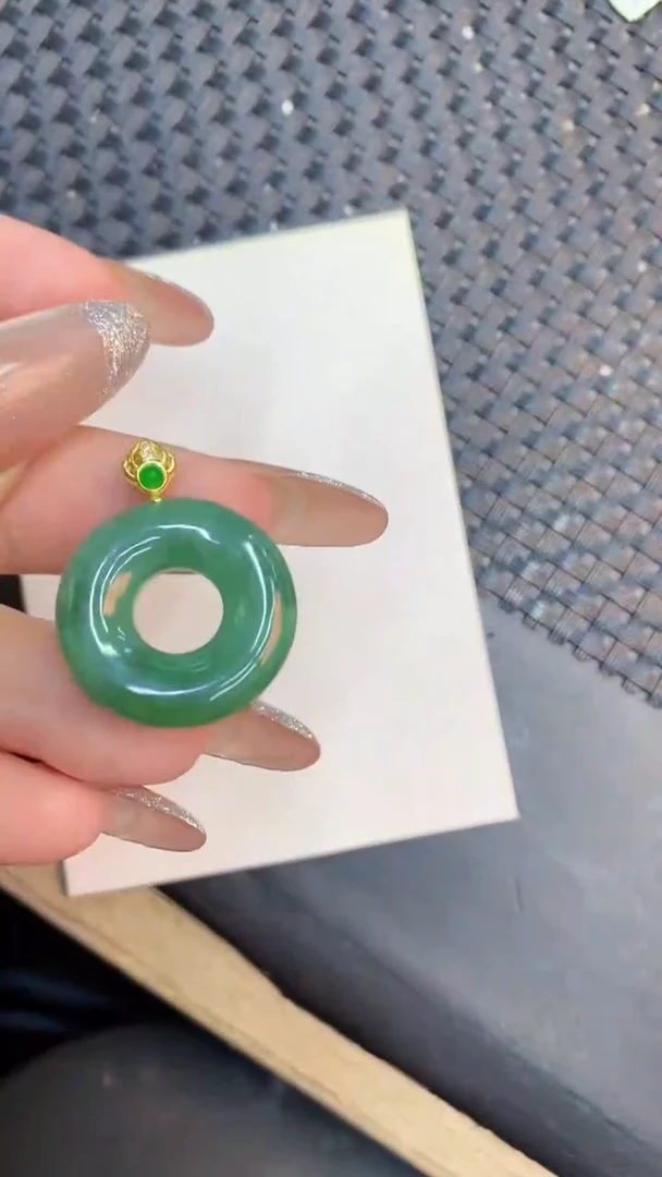 颈饰未镶嵌翡翠1