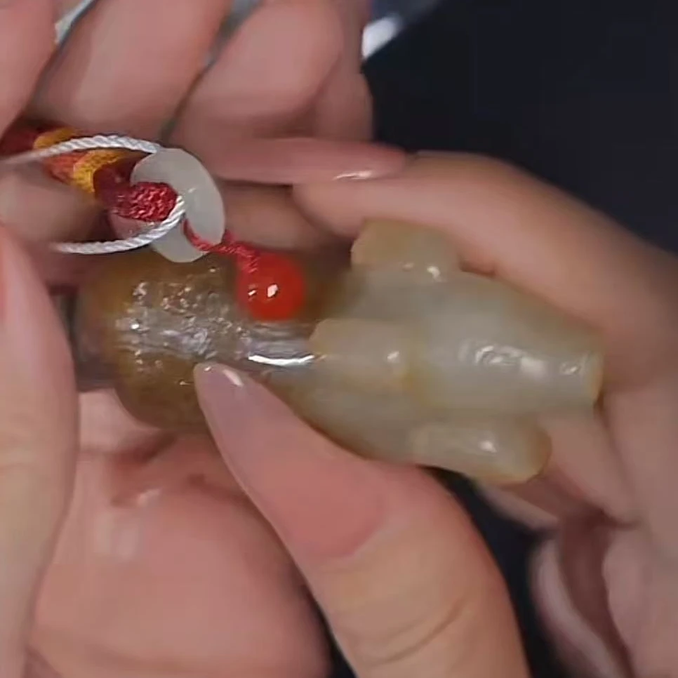 明代和田玉瑞兽  1