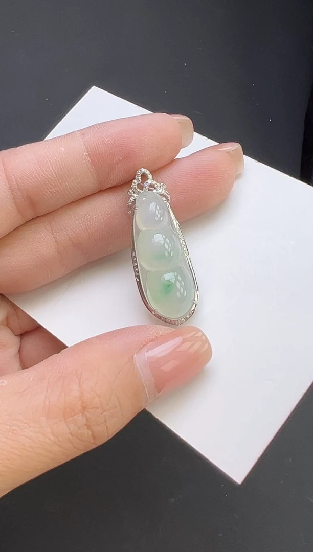 翡翠18K金镶嵌颈饰YM668-6豆子