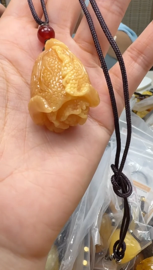 裸石琥珀未镶嵌如图