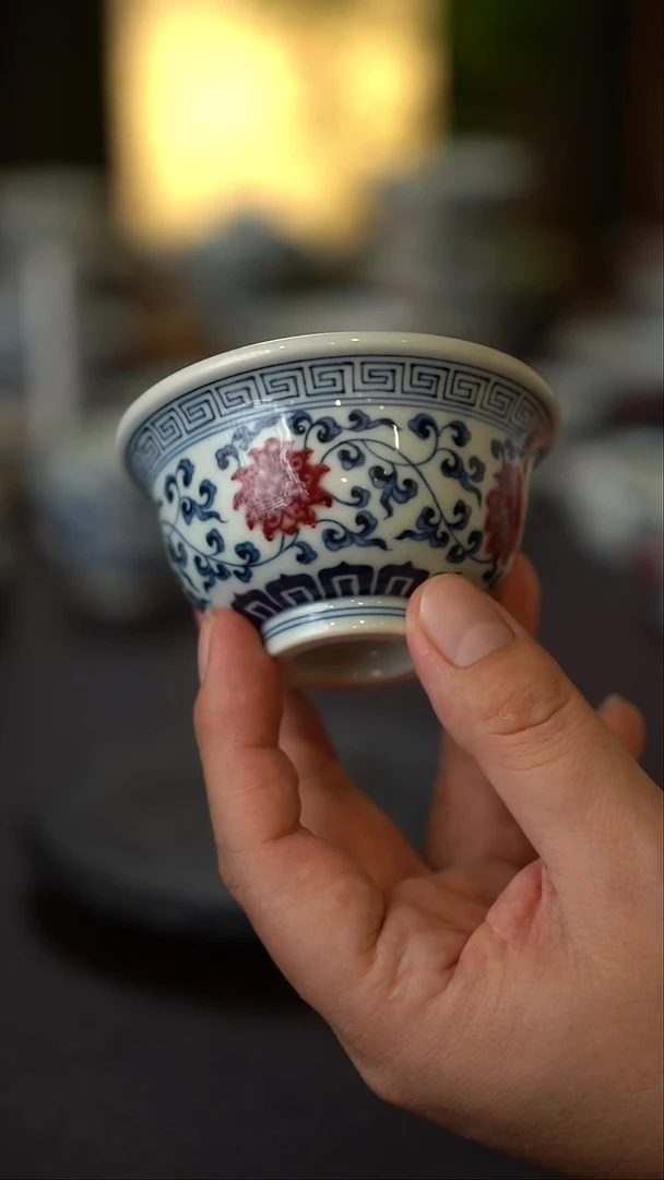 景德镇全手工手绘青花釉里红缠枝莲压手杯