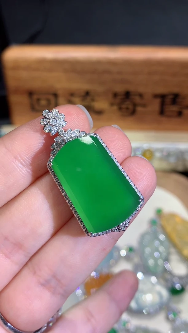 翡翠18K金镶嵌吊坠(不含链)89团购多样性发其一