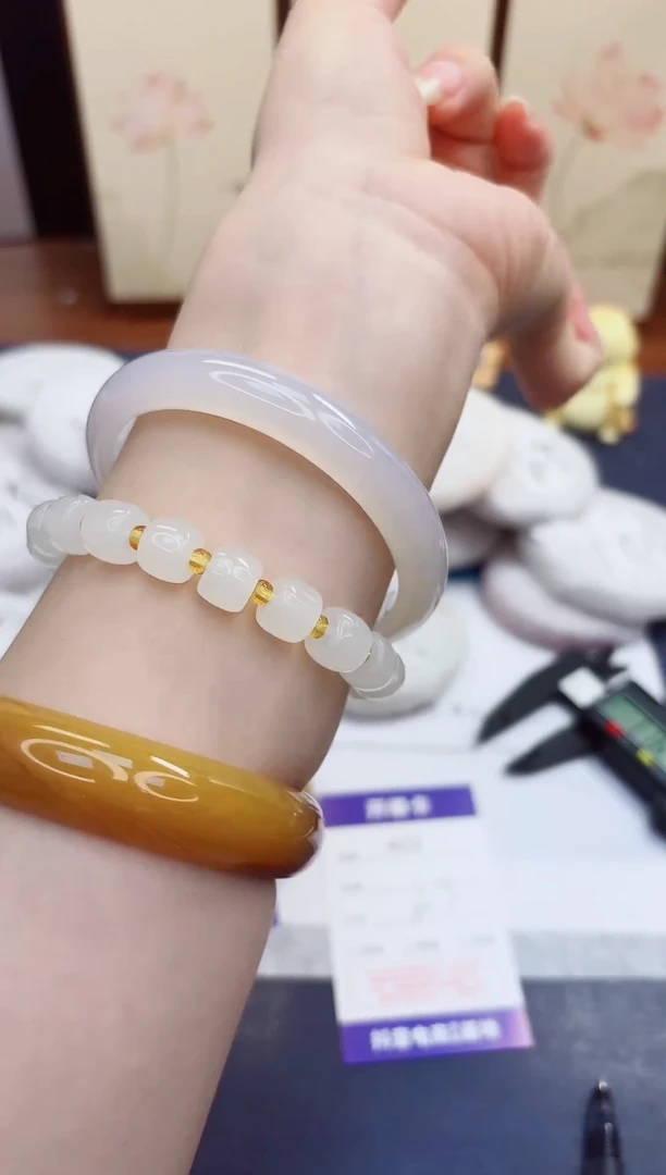 未镶嵌手镯石英质玉422-玉髓-圈口60