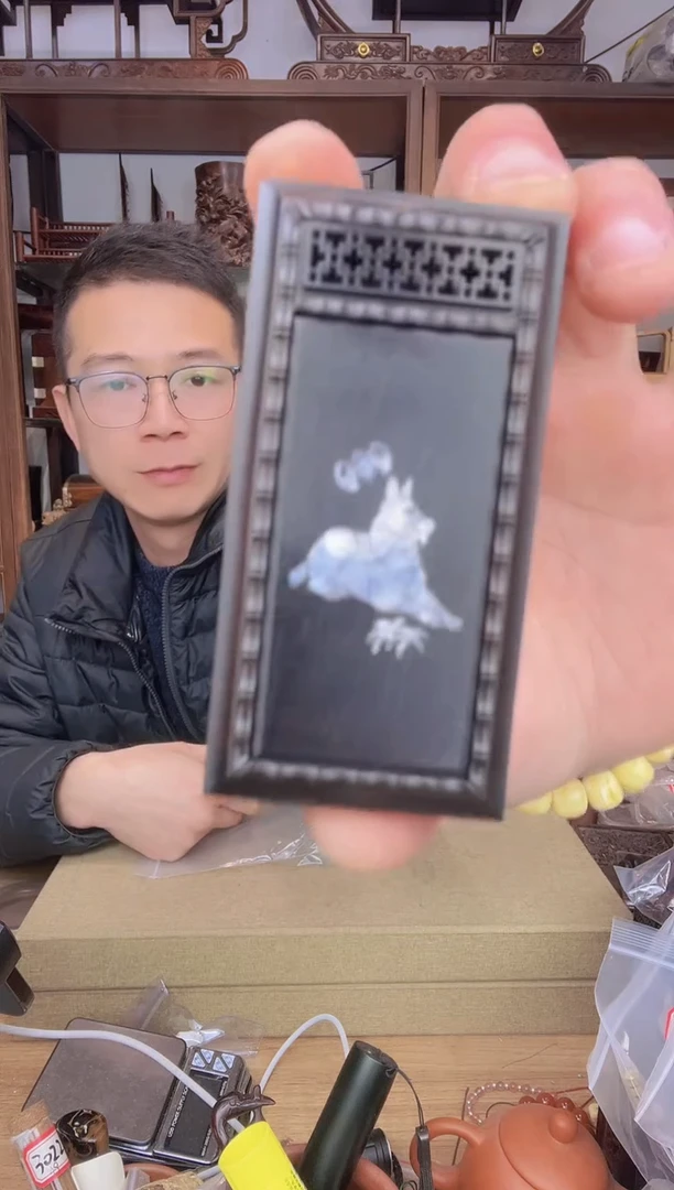 【闪购商品】乌木类书架63号紫光檀嵌螺钿黄蛉盒  狗