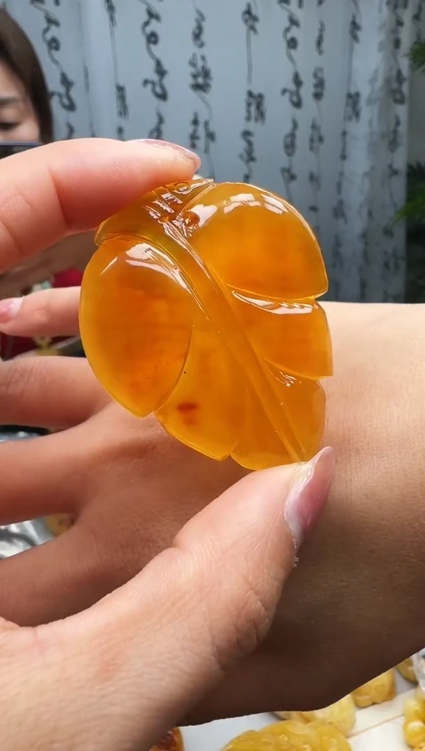 【闪购商品】琥珀裸石未镶嵌挂坠