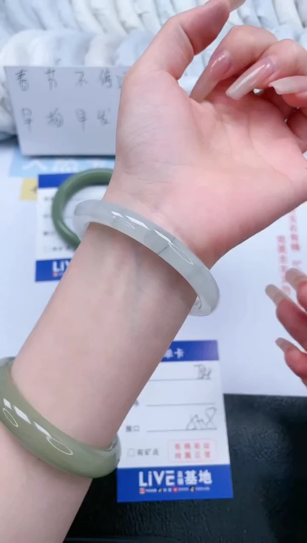 【闪购商品】石英质玉手镯未镶嵌T84-55.8