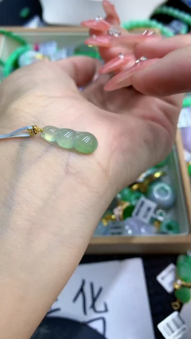 颈饰未镶嵌翡翠1