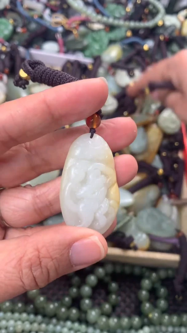 【闪购商品】和田玉颈饰未镶嵌多样性发货没有证书拍一发一有瑕