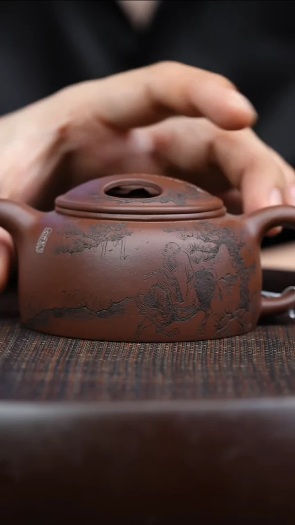 宜兴紫砂壶底槽青牛盖150cc