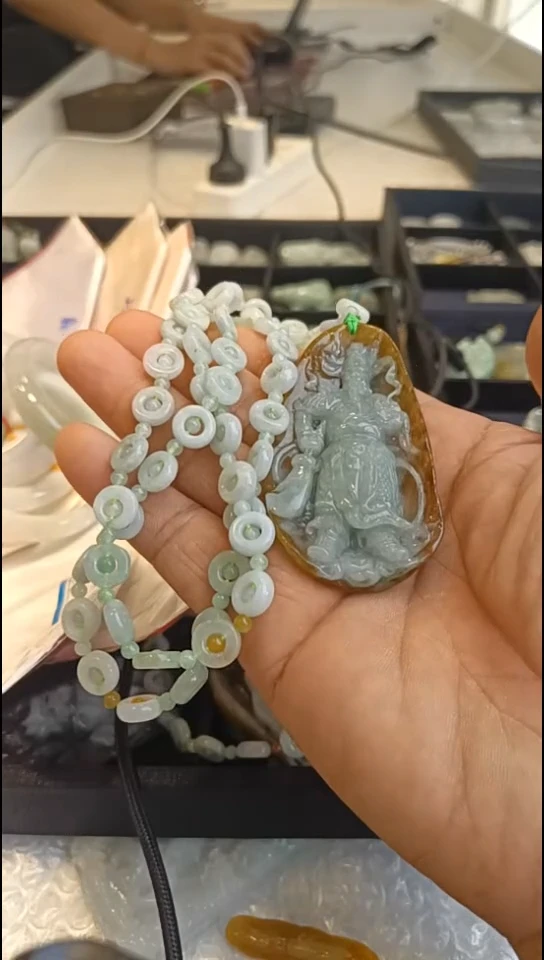 翡翠未镶嵌吊坠(不含链)关二爷