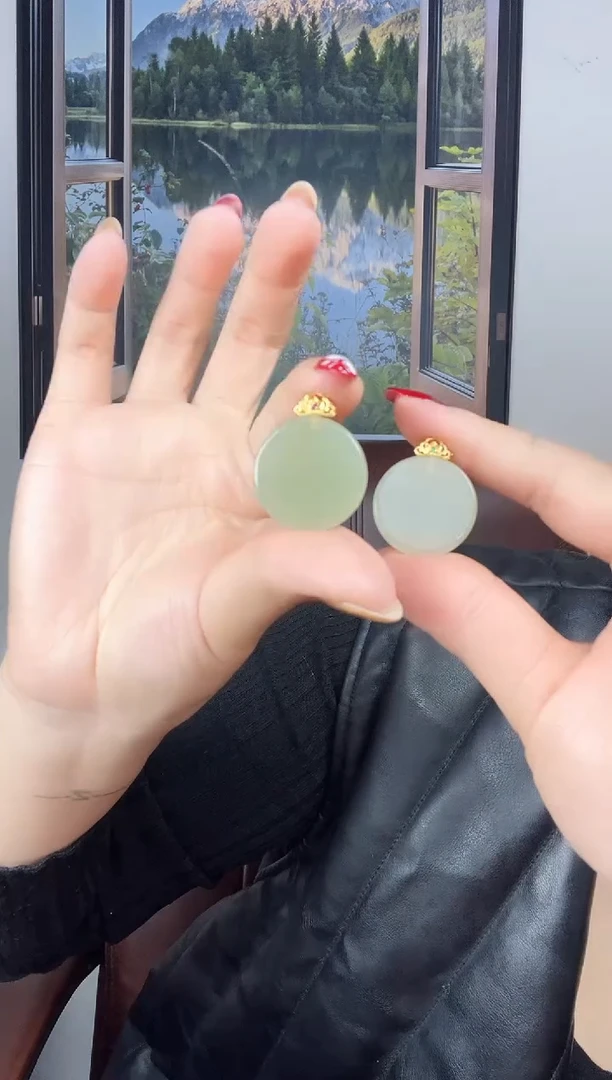 颈饰未镶嵌和田玉圆牌吊坠 多样性发其一