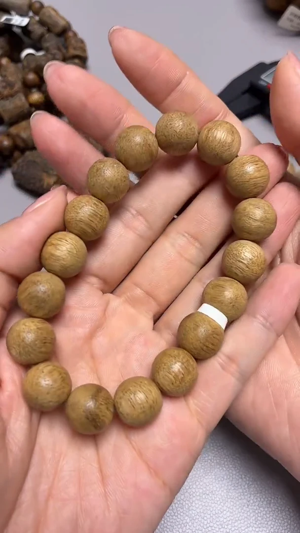 沉香手串文莱圆珠单圈1.3蚁漏多样性发其一