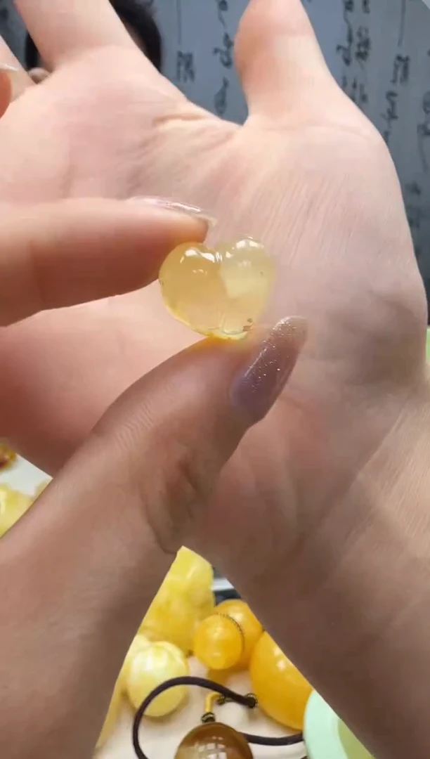 裸石琥珀未镶嵌如图