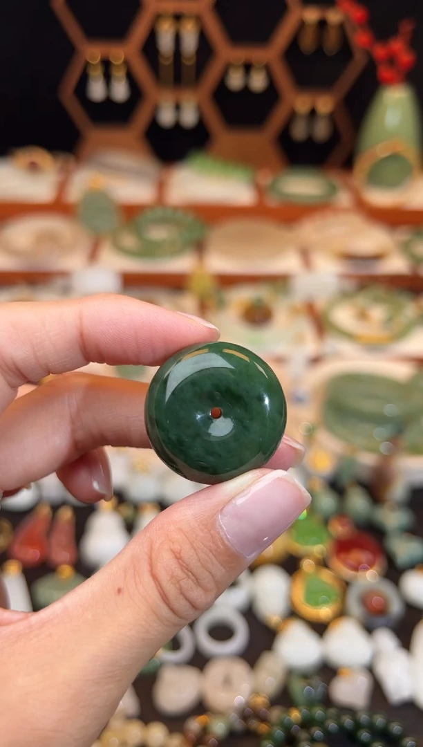 未镶嵌和田玉挂件放漏