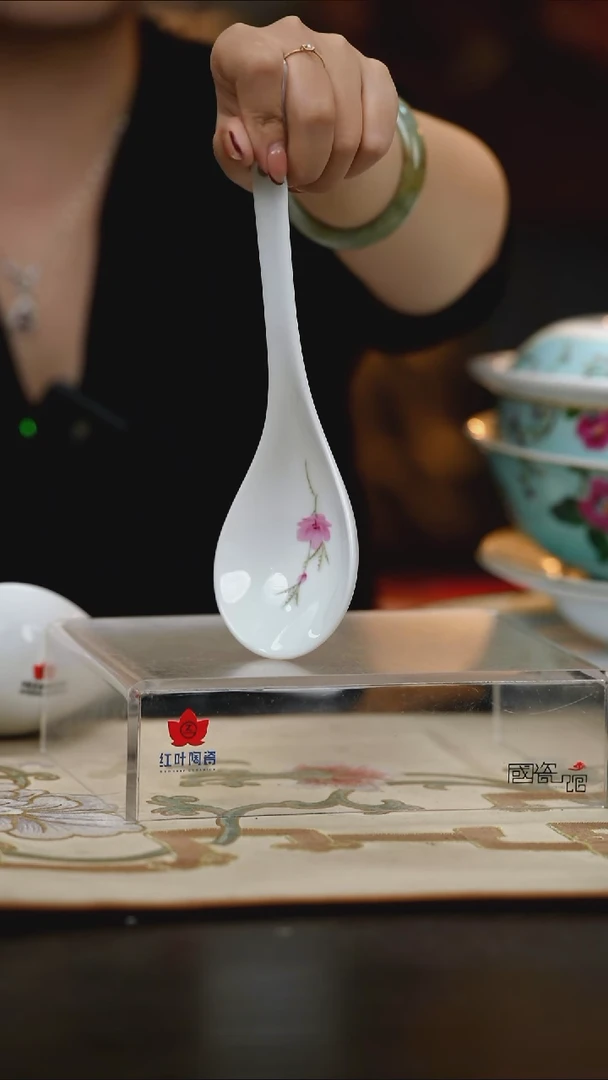 1个正价手绘水点桃花大弯勺