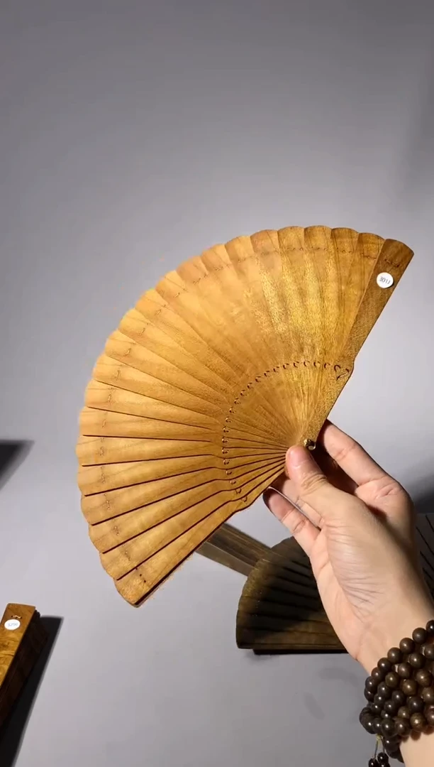 金丝楠猴*糖301号18cm小叶桢楠扇子