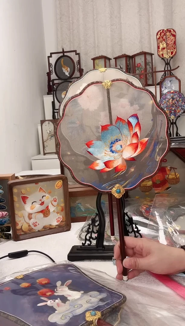 扇子苏绣作品手工团扇