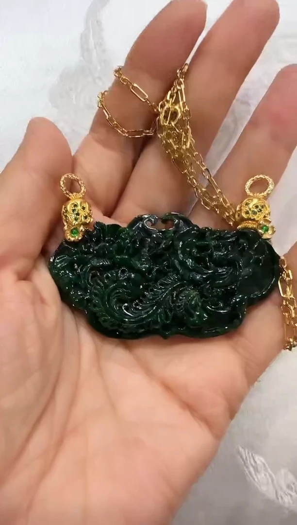 翡翠未镶嵌颈饰国风