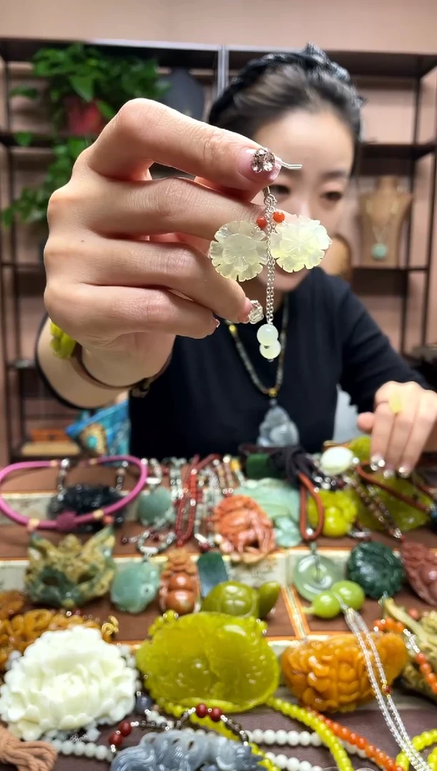 银S925镶嵌岫玉耳饰·