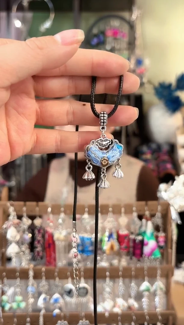 彩云南阁非遗老绣苗银饰品175