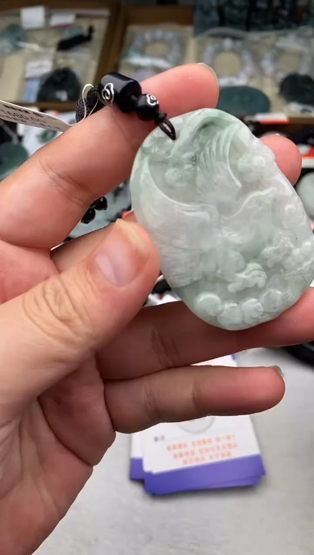 翡翠未镶嵌颈饰多样性发其一