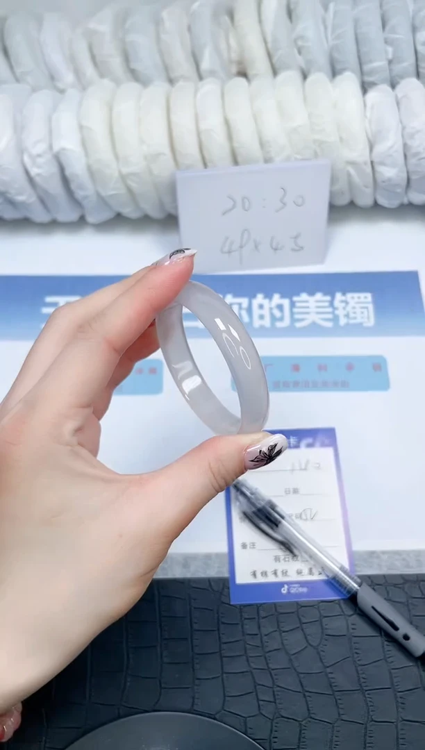 【闪购商品】石英质玉手镯未镶嵌140-52