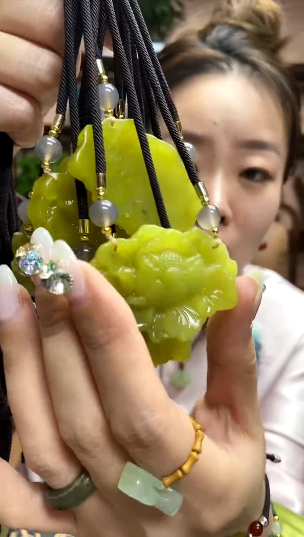 岫玉未镶嵌吊坠多样性发货其中一件