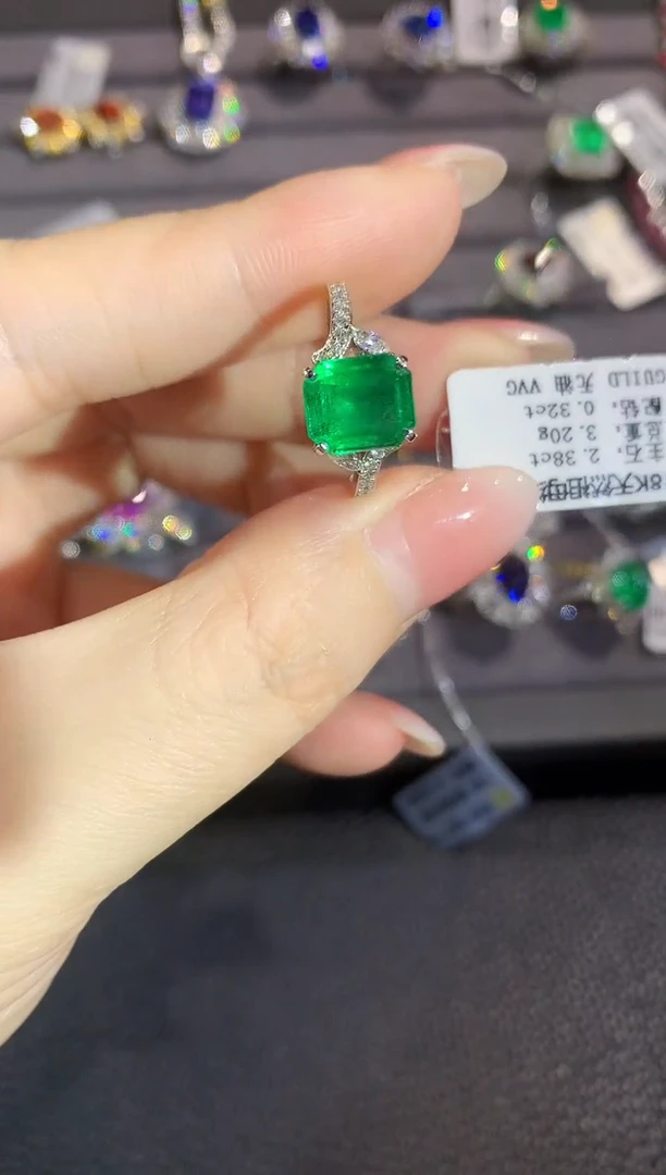 18K金镶嵌戒指祖母绿D168