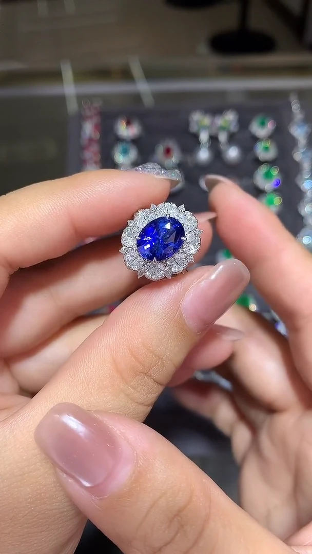戒指蓝宝石18K金镶嵌用****83.05CT