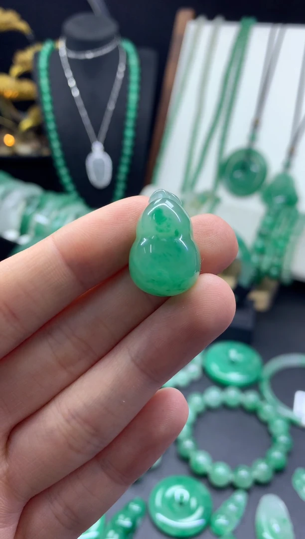 吊坠(不含链)未镶嵌石英质玉（非洲翠）葫芦